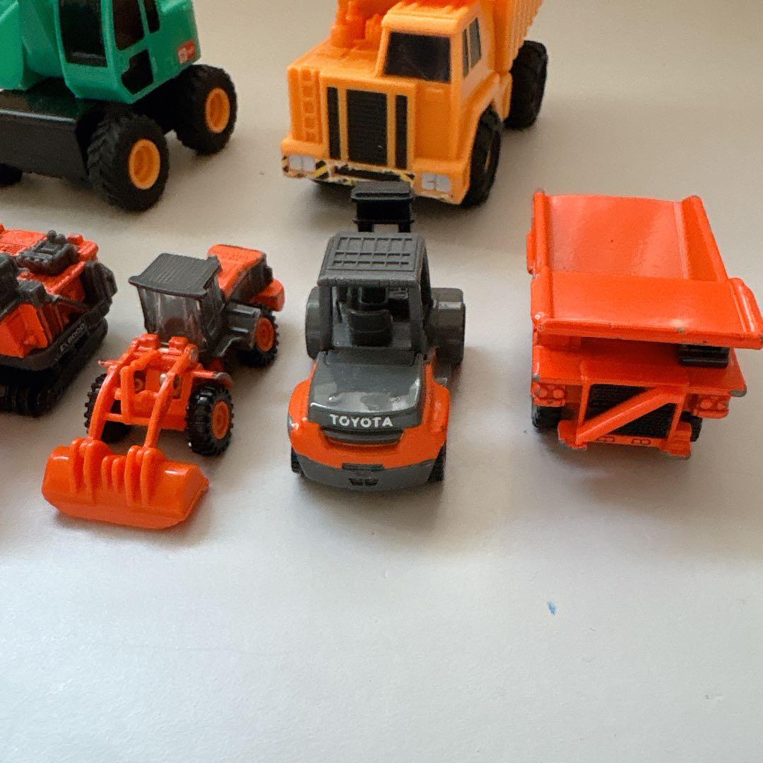 トミカ　TOMICA　プルバックカー　はたらく車　玩具　おもちゃ　車