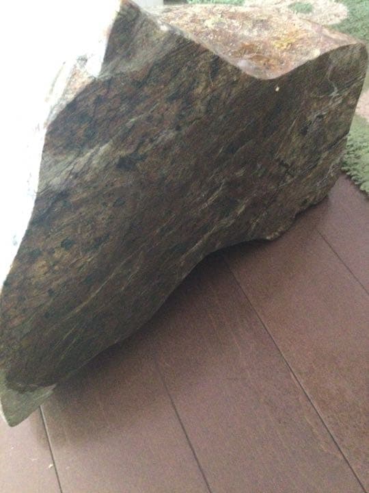 石の名前不明