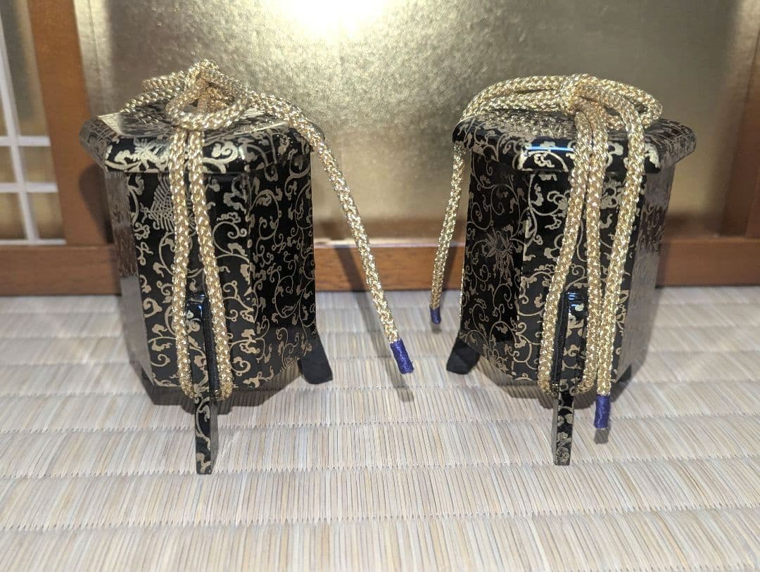 木製雛道具　金蒔絵貝桶一対と貝合わせ用合わせ貝