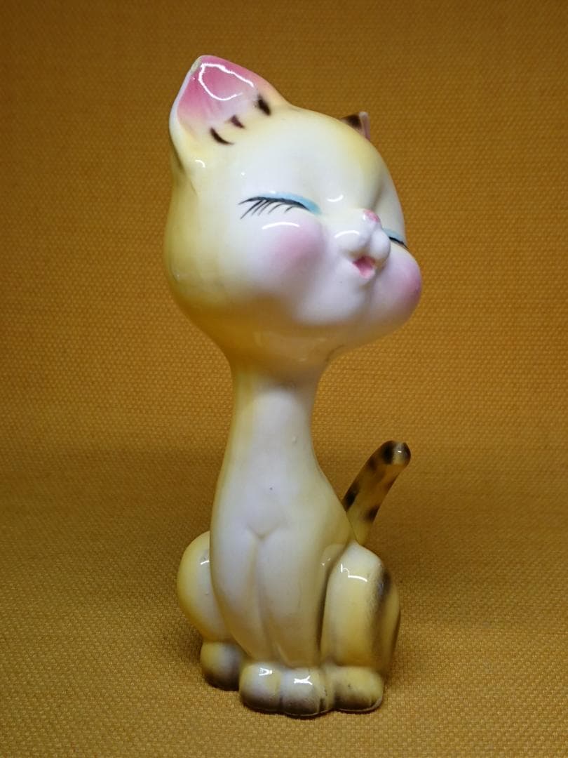 【美品】ねこ　とら　陶器　オブジェ　置物　インテリア　工芸品　美術品　A1235