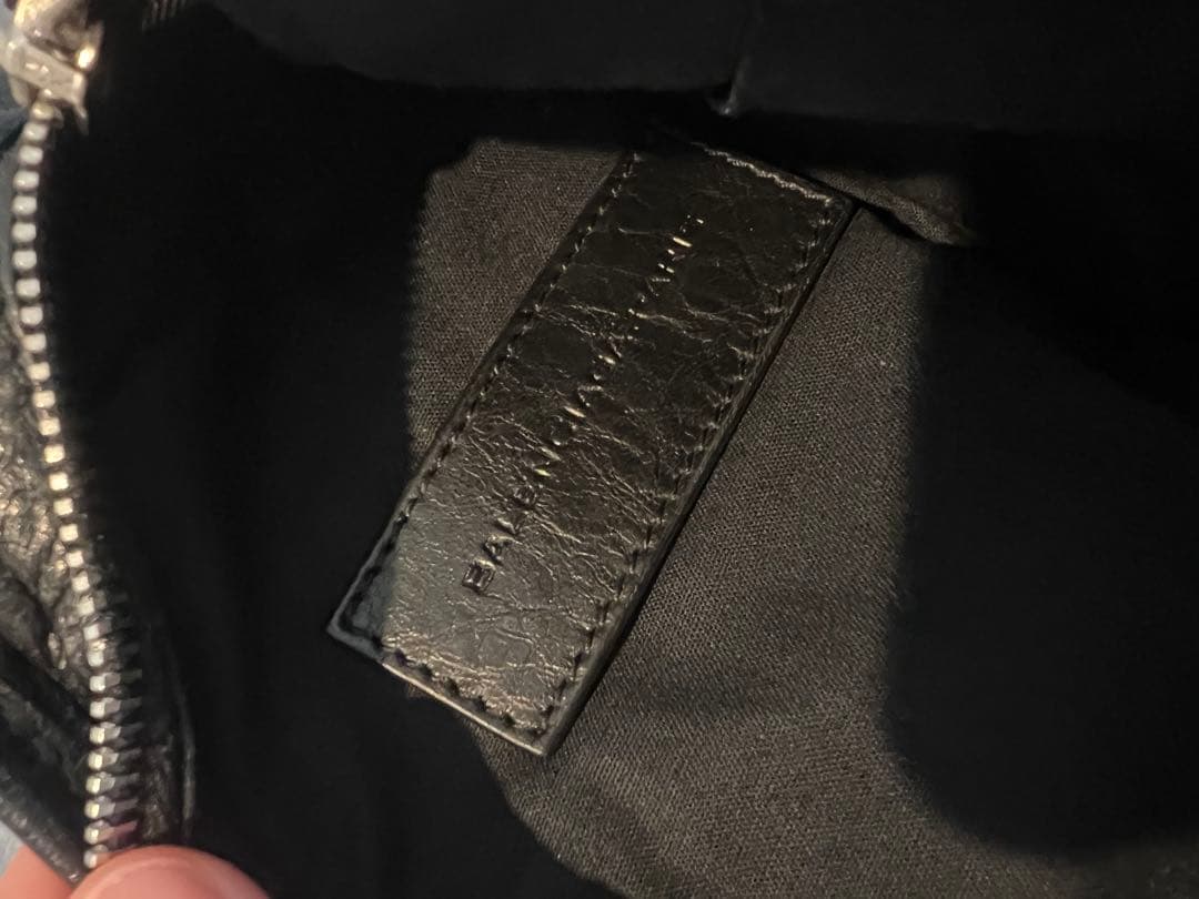 BALENCIAGA 黒 レザー ショルダーバッグ