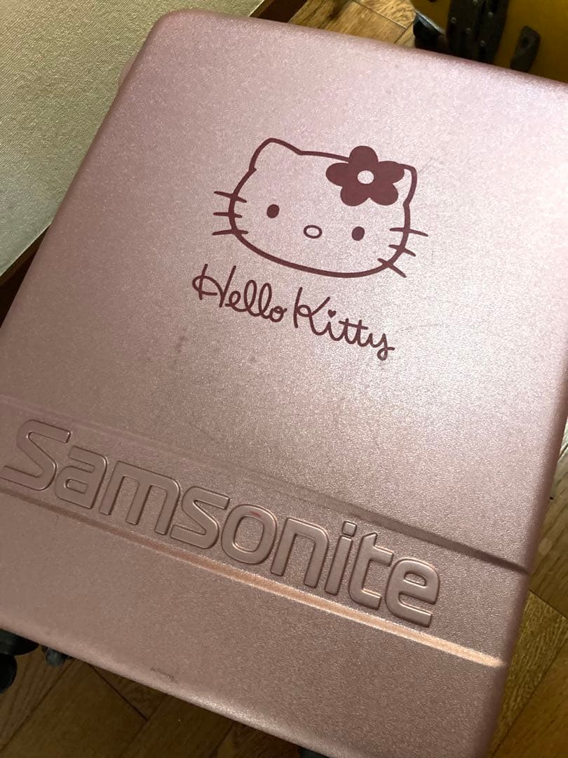 【SAMSONITE】★ハローキティ　スーツケース★レトロ可愛い　ローズピンク