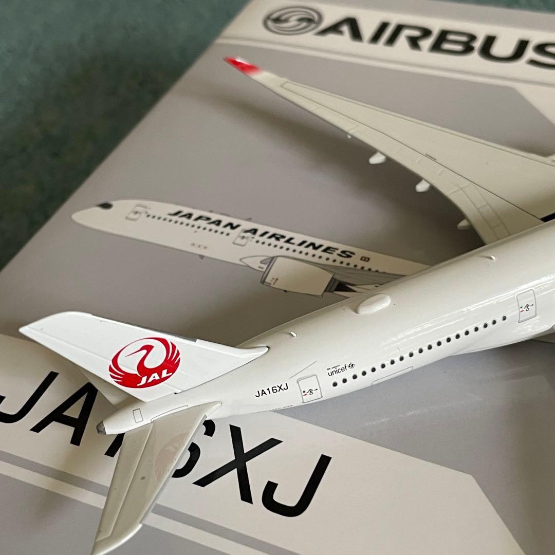 JAL 日本航空 A350-900 JA16XJ av 1:400 スタンド付き