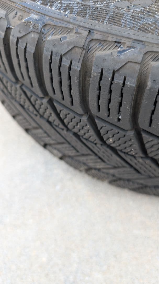 Q4 e-tronのAudi純正ホイールセット Michelinスタッドレス