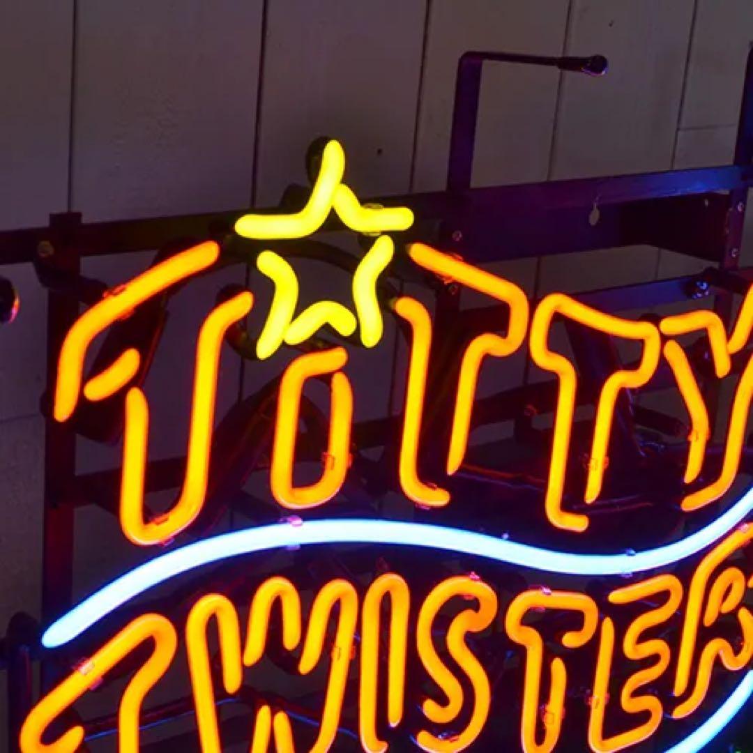 TITTY TWISTER ネオン菅 フロムダスクティルドーン タランティーノ