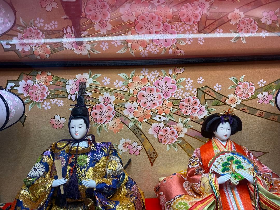 東京久月　雛人形オルゴール付き七人飾り・間口約６１×奥行約４０×高さ約４３㎝
