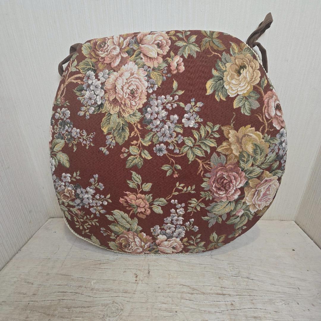 【4個セット】 新品 大判 バテイ クッション 赤 紐付き 薔薇 ローズ 馬蹄