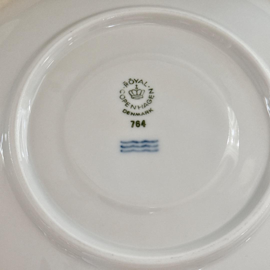 廃盤品☆ホワイトフルーテッド　蓋付きスープカップ