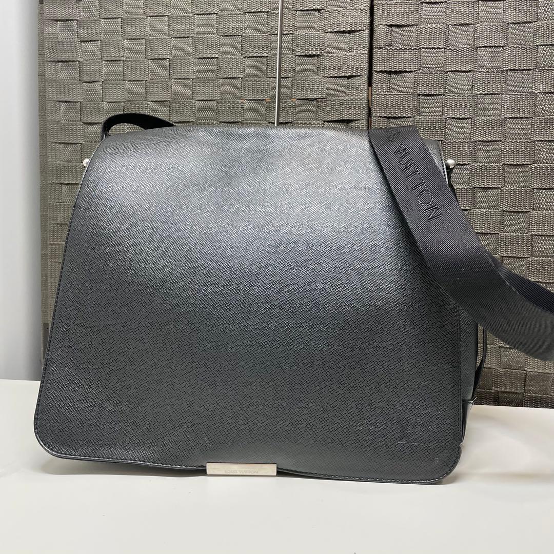 T*R様 LOUIS VUITTON ルイ ヴィトン タイガ ヴィクトール M3