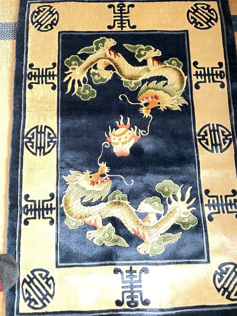 手織りシルク100% ドラゴン柄の玄関マット 約100cm x 62cm