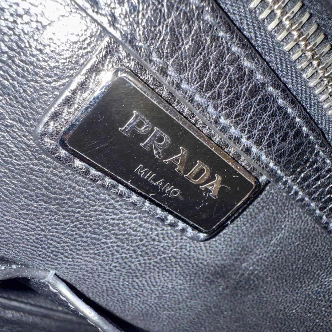 ハンドバッグ　PRADA レザーバッグ　グレー