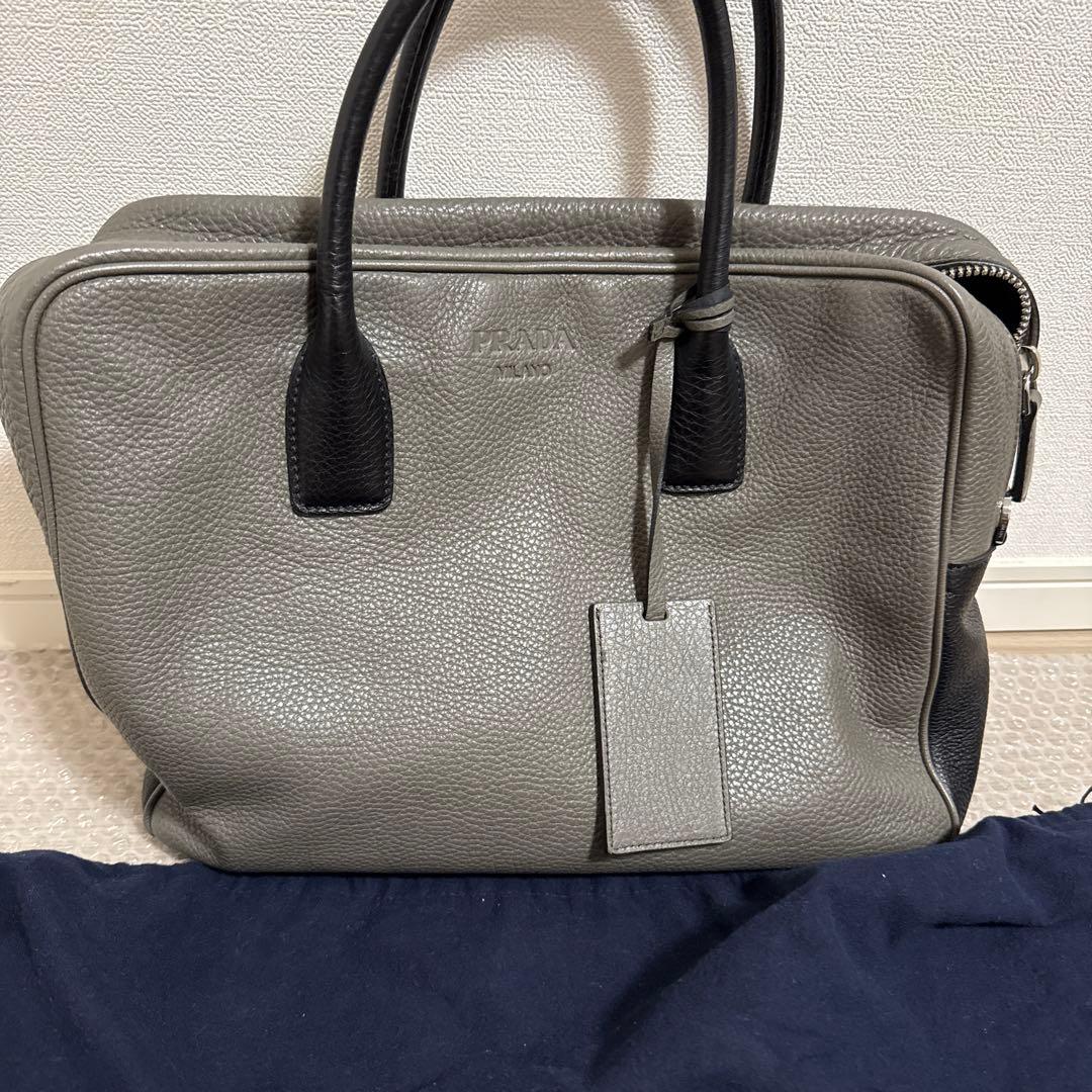 ハンドバッグ　PRADA レザーバッグ　グレー