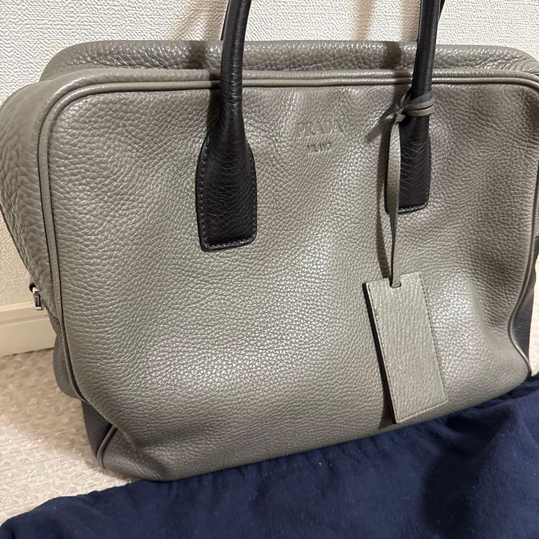 ハンドバッグ　PRADA レザーバッグ　グレー