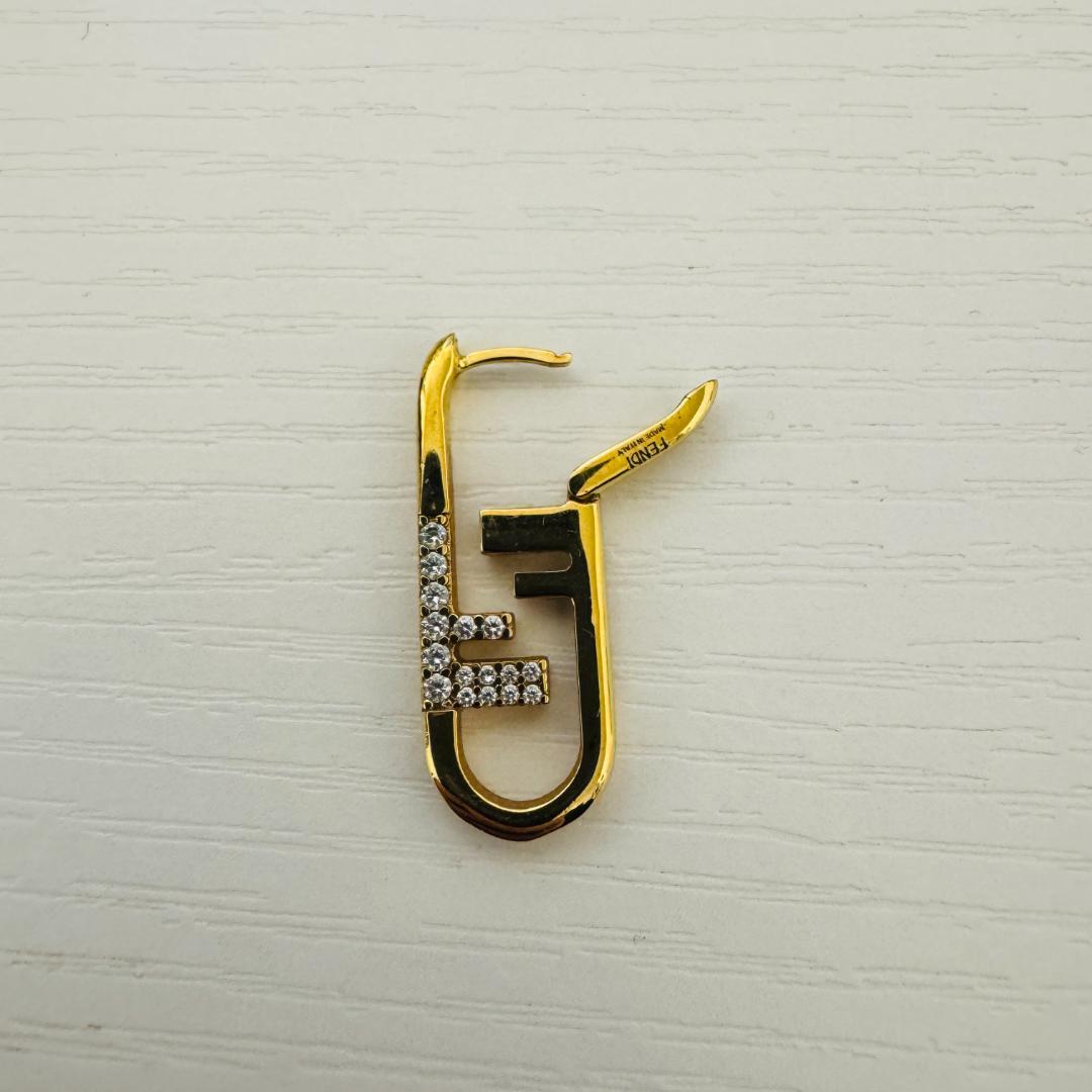 FENDI フェンディ　オーロック　ピアス　ラインストーン　ゴールド　片耳