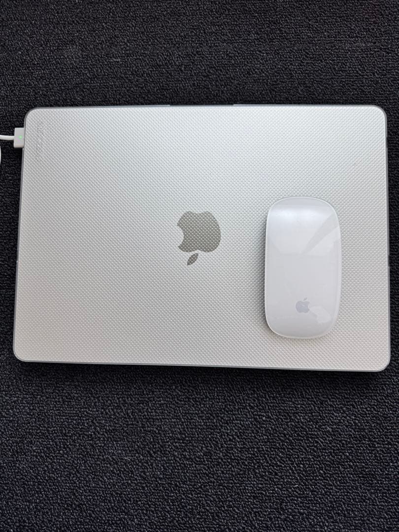 Apple M2チップ搭載13.6インチMacBook Air 美品　おまけ付き