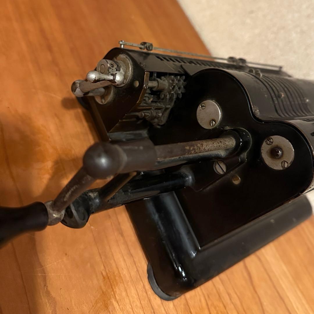 レア タイガー 手廻し計算機 卓上計算機 アンティーク レトロ 黒 虎マーク