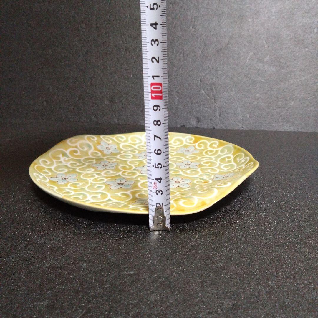 新品 波佐見焼 龍庵窯 捻りスクエアプレート1枚 イエロー　懐石料理　料亭