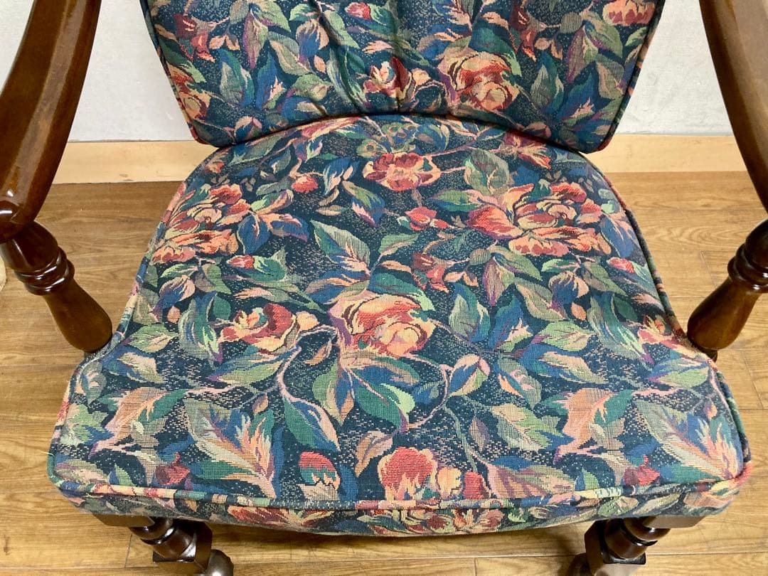 ちゃちゃちゃ☆管183☆カリモク☆コロニアル☆アームチェアー☆キャスター付