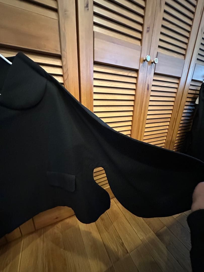 コムコム　二次元ライン黒のポンチョ風ジャケットコート