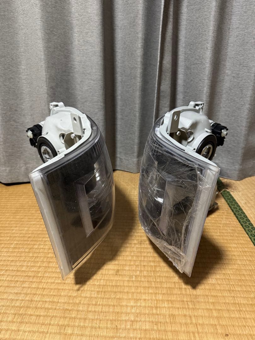 年末最終ハイエースバン3型用　社外ヘッドライトユニット左右　純正HID用　送料込