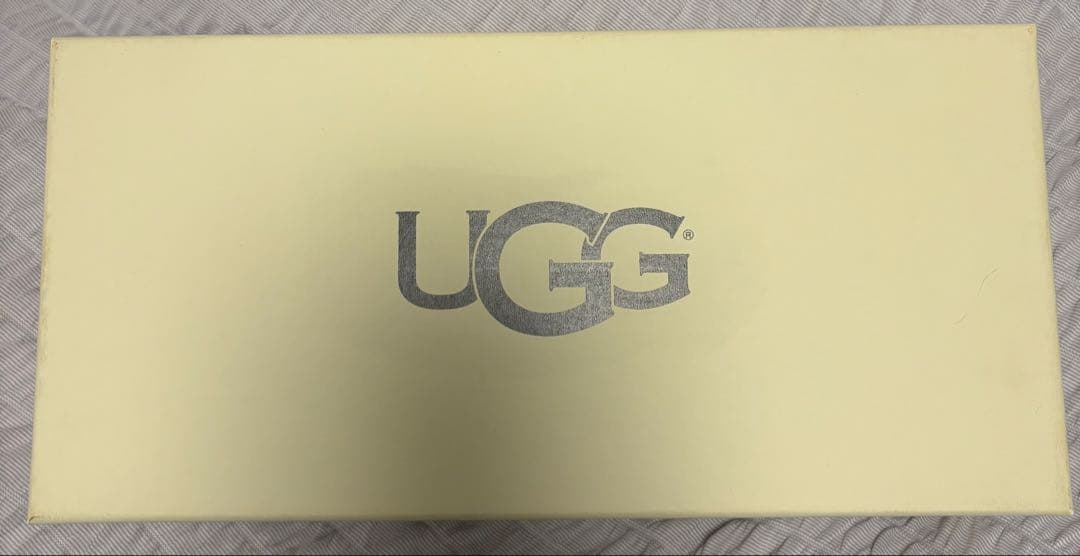 なりカツ UGG グレー 手袋