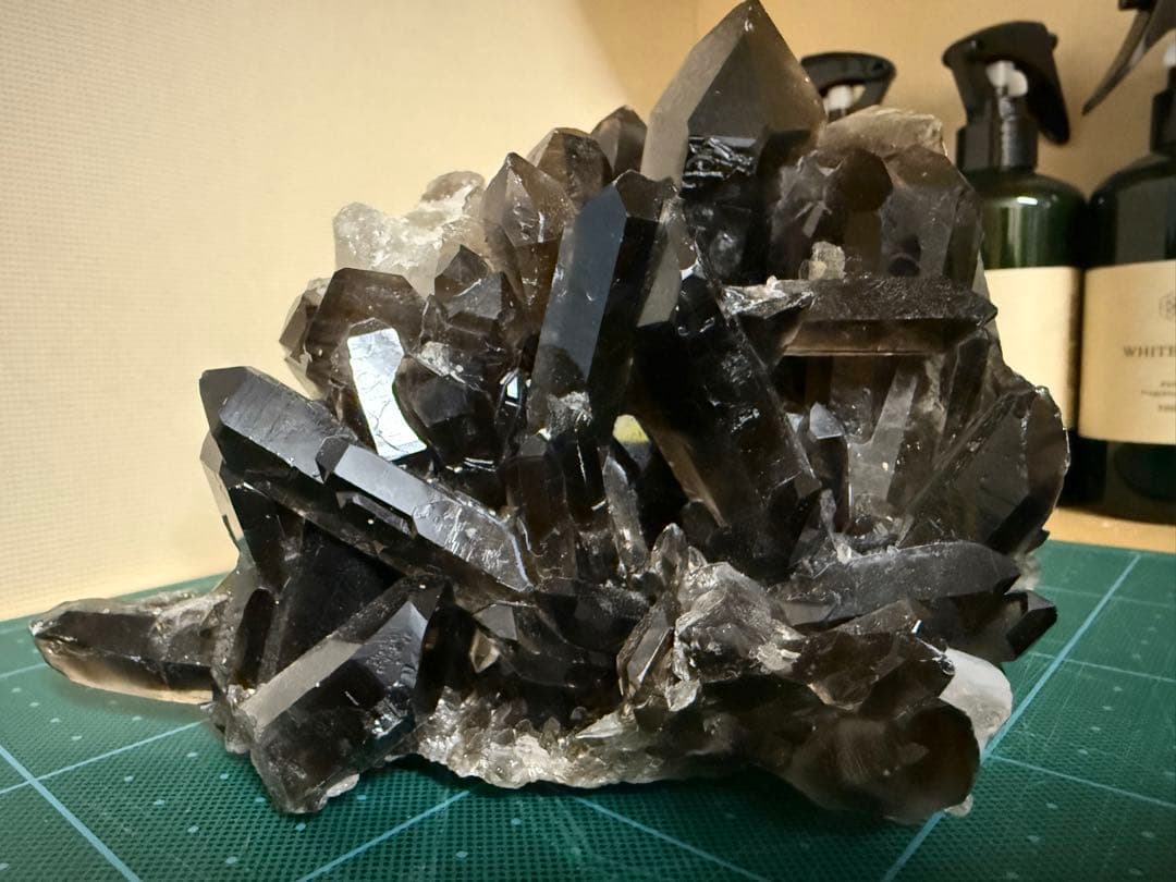 黒水晶 モリオン 原石　1756g