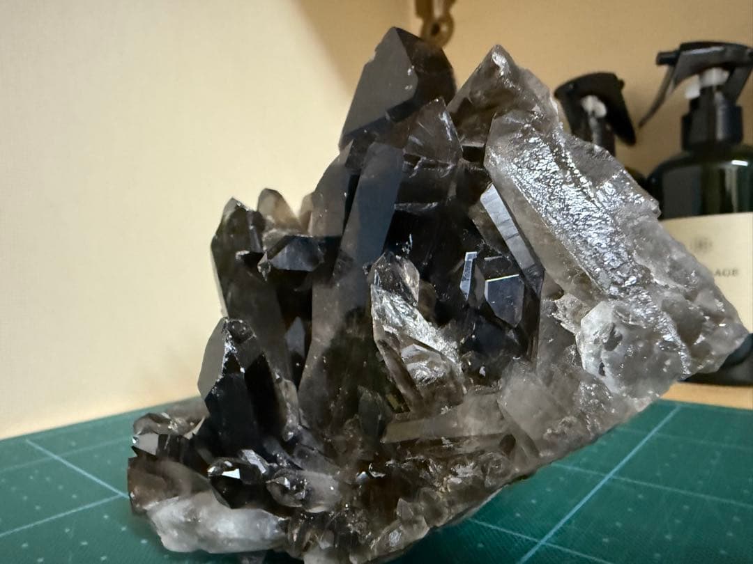 黒水晶 モリオン 原石　1756g