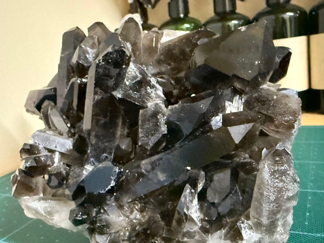 黒水晶 モリオン 原石　1756g