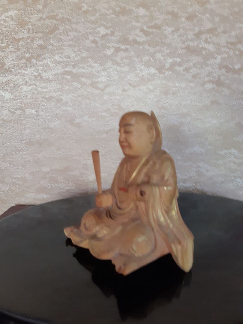 日蓮座像