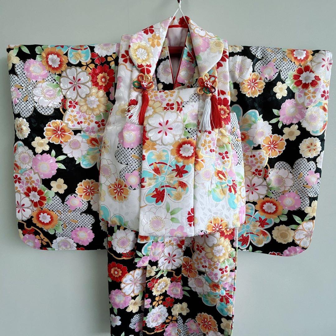 美品セット　七五三　３歳女の子　長着＆被布＆長襦袢＆小物　黒地×白地　桜　絞り柄