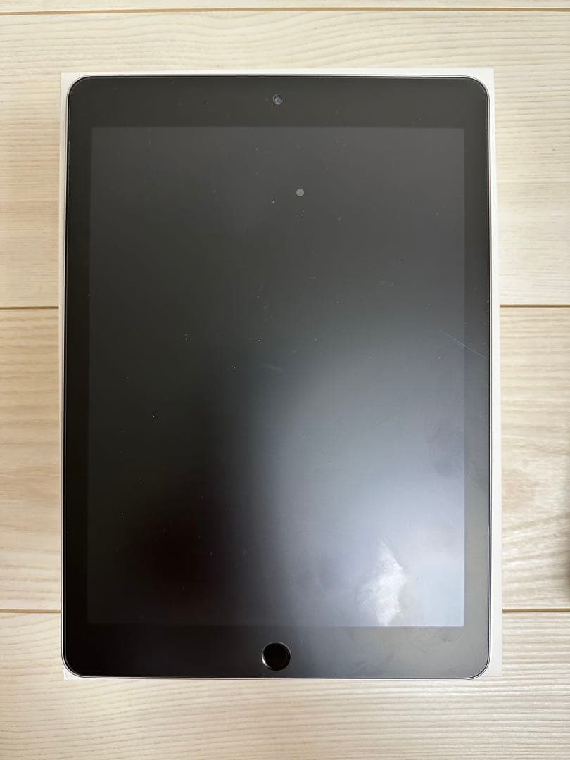 Apple iPad シルバー 本体 充電器付き