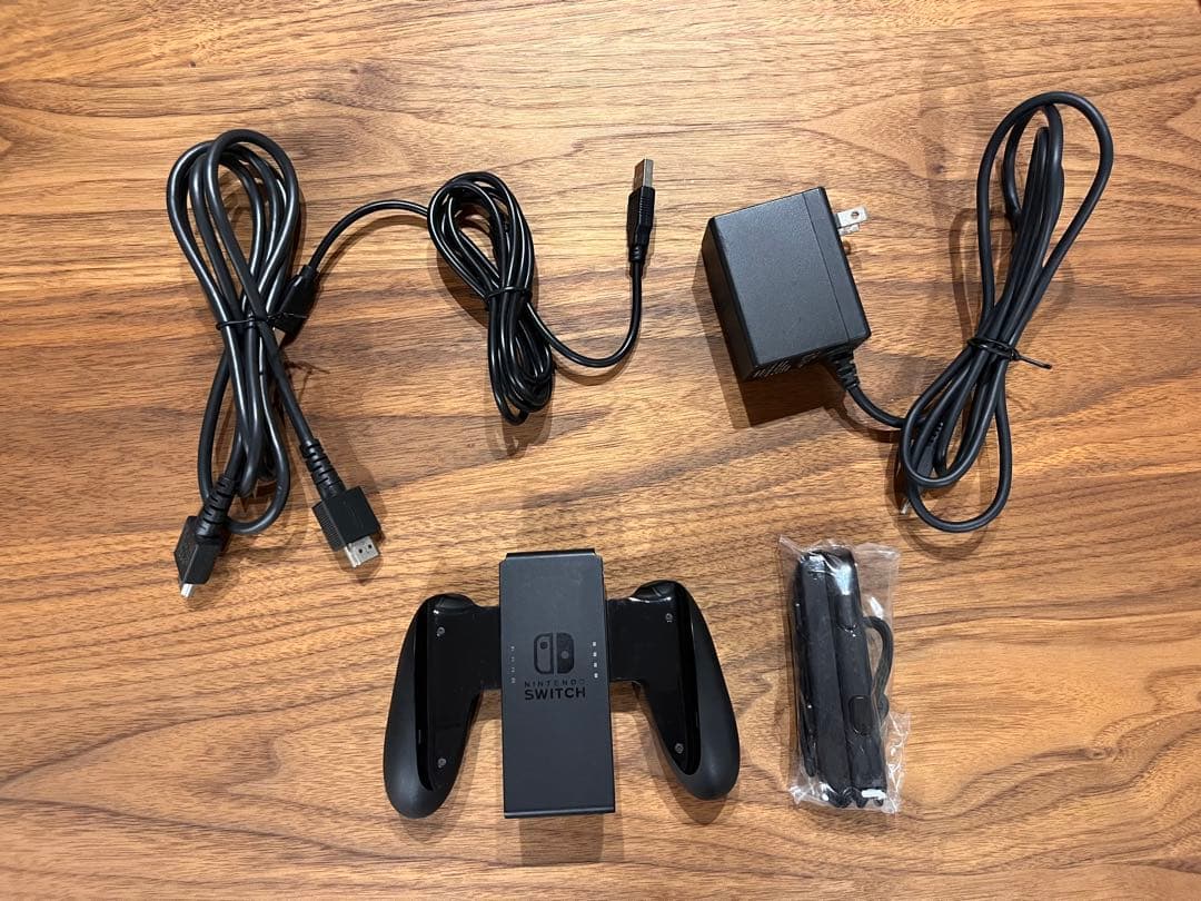 Nintendo Switch 赤/黒 美品 ゲームソフト5本付き
