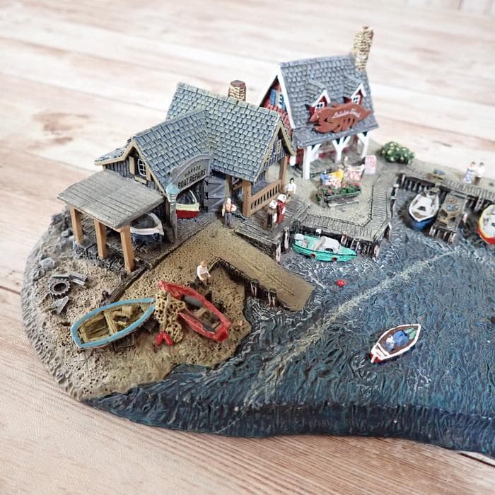 ダンバリーミント Fisherman's Cove ミニチュア灯台と漁村のセット