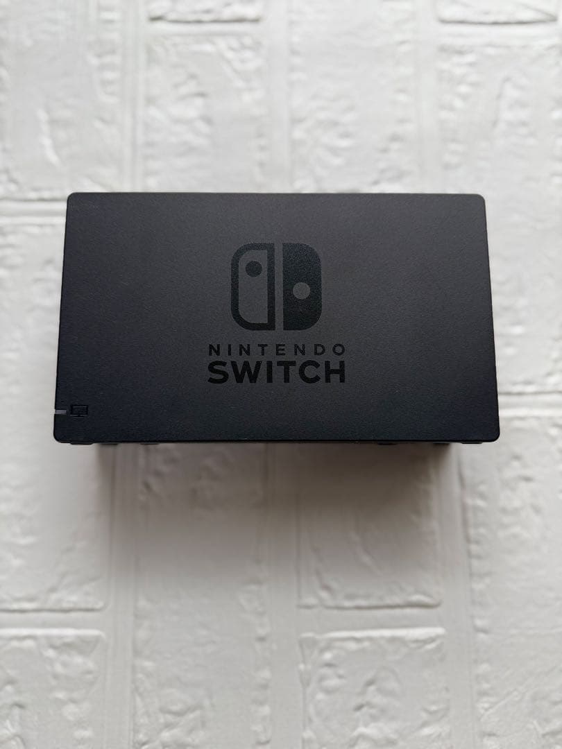 【Nintendo Switch 本体＋収納ケース付き】