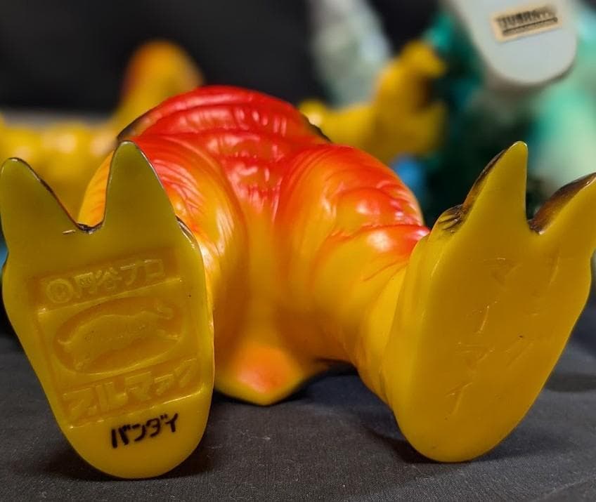 キングマイマイ成虫＆幼虫（ブルマァク復刻・怪獣郷）ソフビフィギュア２体セット