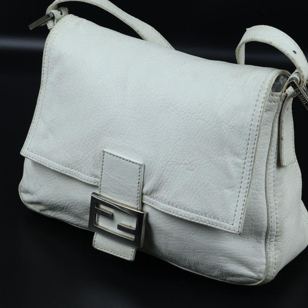 Fendi マンマバケット　ホワイトレザー ショルダーバッグ フラップ式