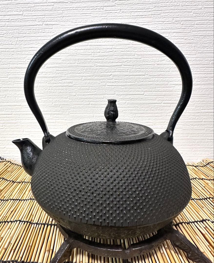 未使用、タグ付　南部秀山 佐藤 勝弘作　１５型アラレ　鉄瓶　南部鉄瓶　南部鉄器