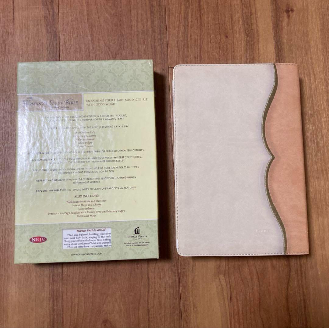 新品未使用　The Woman’s Study Bible