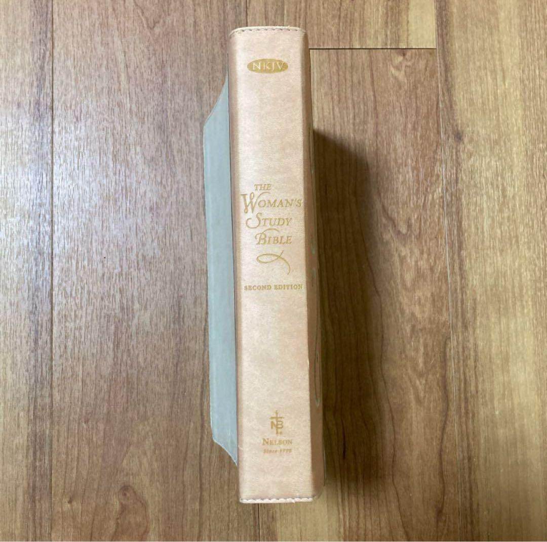 新品未使用　The Woman’s Study Bible